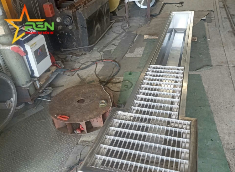 GIA CÔNG MÁNG XỐI INOX