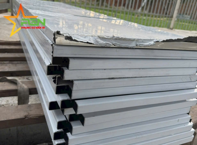 GIA CÔNG CHẤN U INOX 304/316/201/430