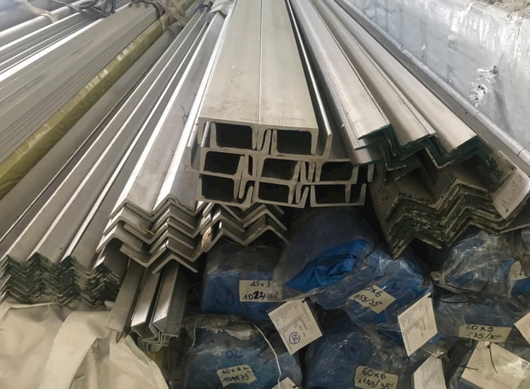 U ĐÚC INOX 304: 120 x 58 x 5.0 x 6 m