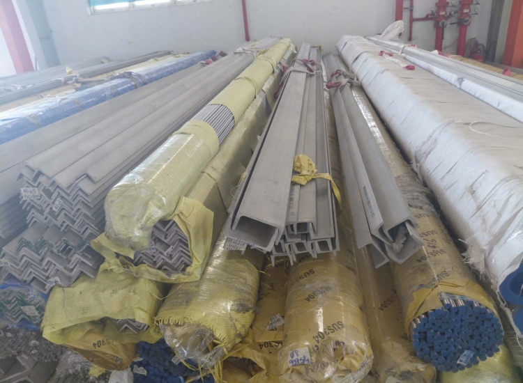 U ĐÚC INOX 304: 120 x 58 x 5.0 x 6 m