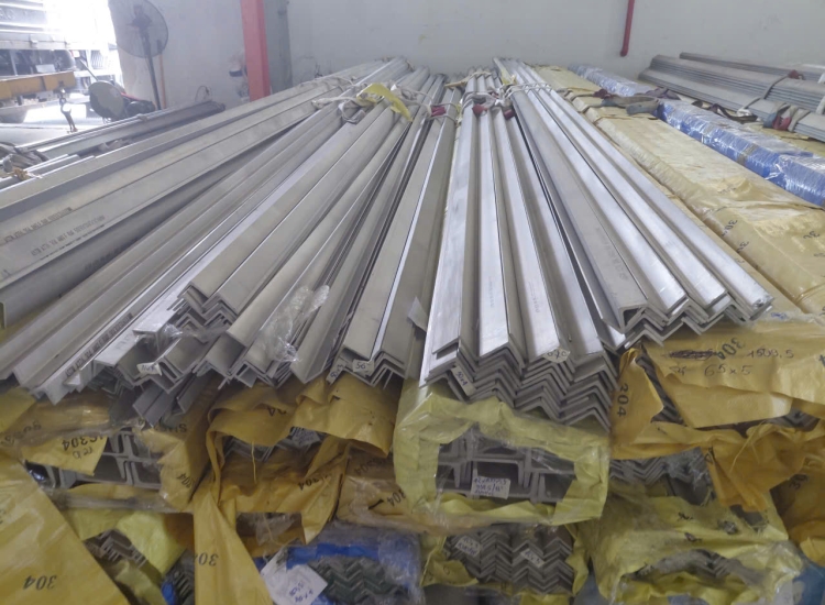 THANH LA ĐÚC 304 SỌC XƯỚC :100 x 30 x 4000/6000MM/HL - Stainless Steel Bar Flat